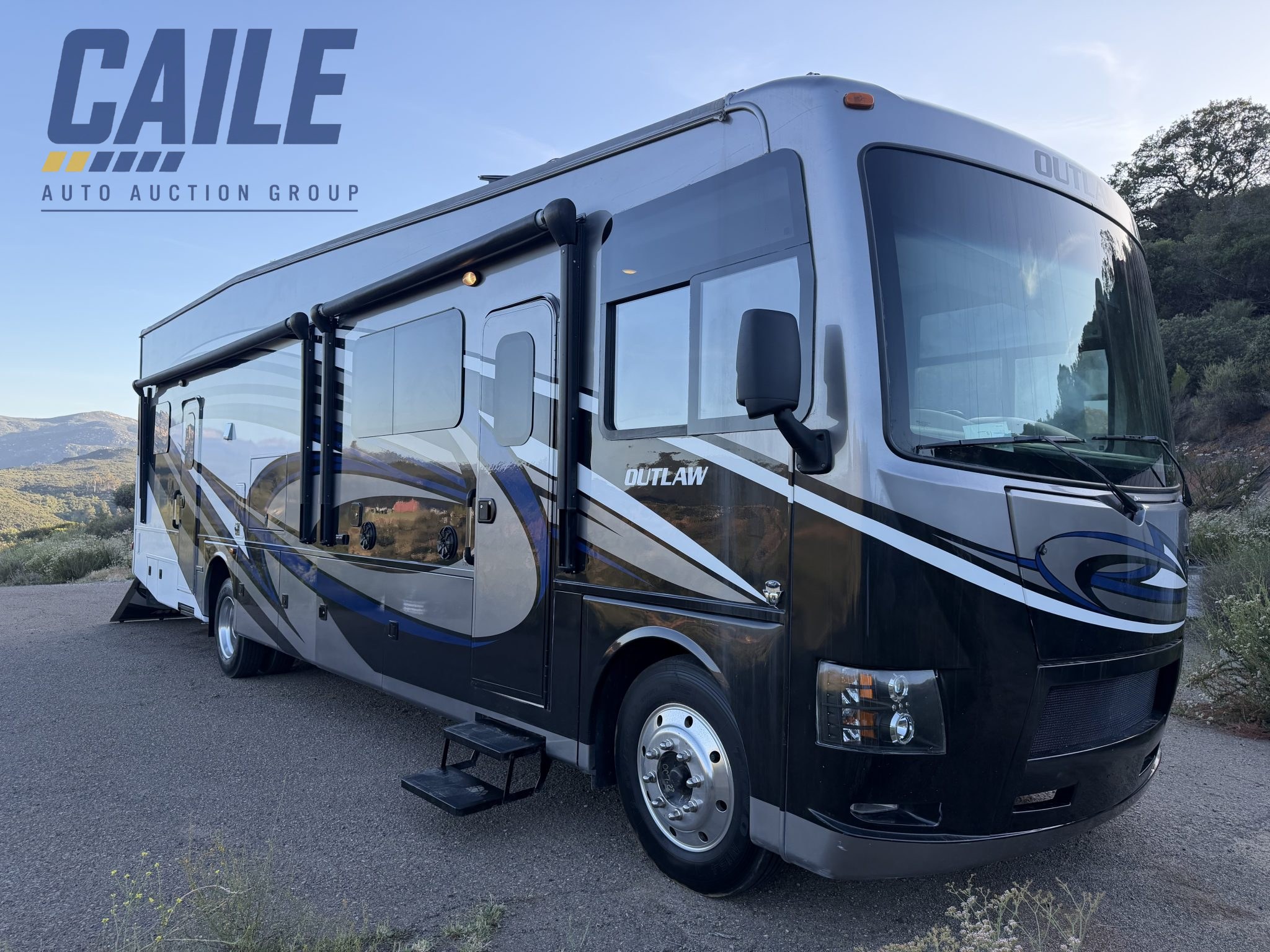 2017 Thor Outlaw 37BG Motorhome & Toy Hauler