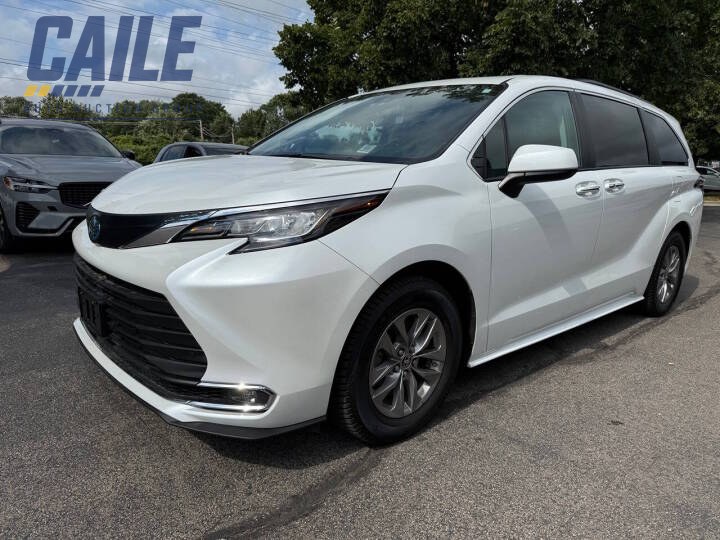 2022 Toyota Sienna XLE Hybrid AWD 7-Passenger
